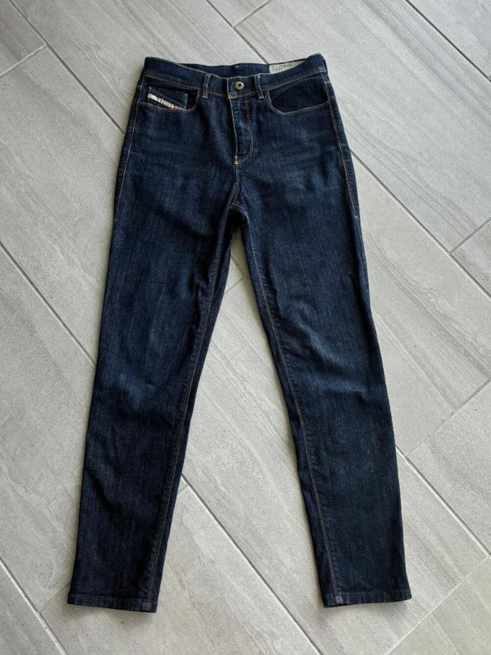 Diesel Highkee High-Rise Straight-Leg Jeans – Dark Wash 💙